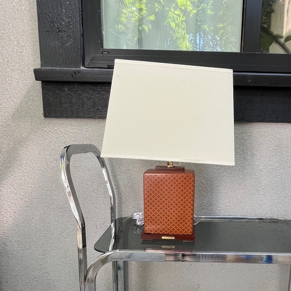 Ralph Lauren Porcelain Table Lamp with Basketweave Glaze - Picture 5 of 9